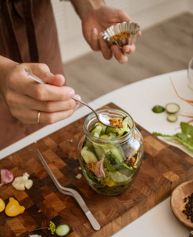 Condiments pour restaurateurs : cornichons, bouillons, sauces...